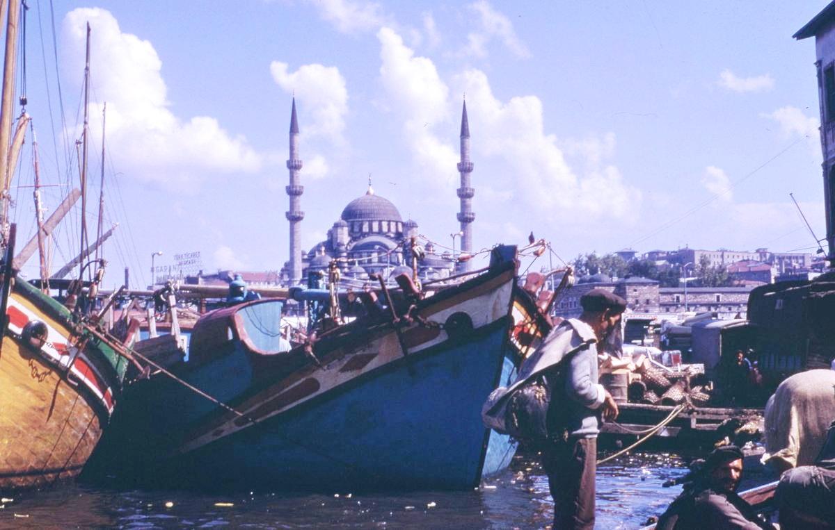 Depuis le port d'Eminônû, la Mosquée Neune