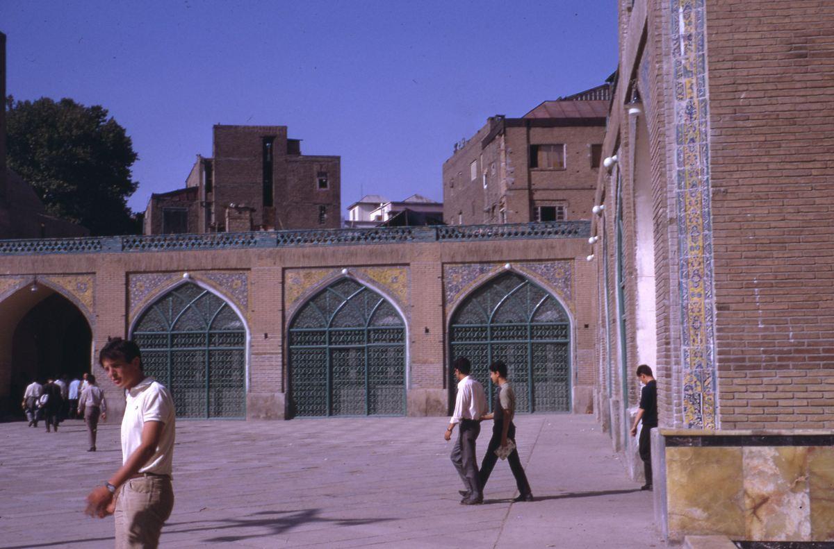 Cour intérieure d'une mosquée à Tabriz